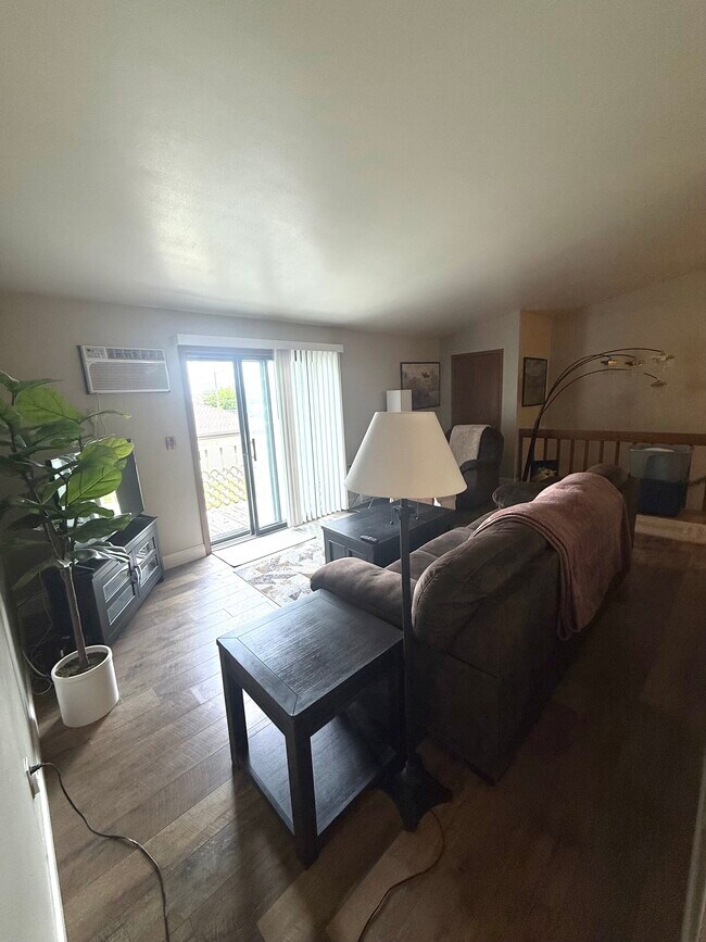Living Room - Hemlock Street Apartments