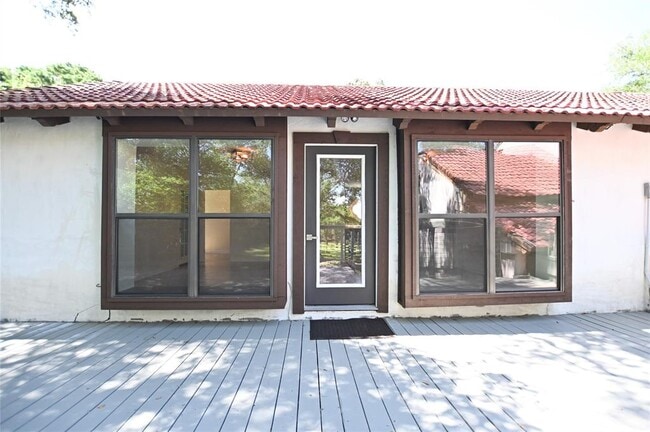 Building Photo - 1 Lovers Ln Rental