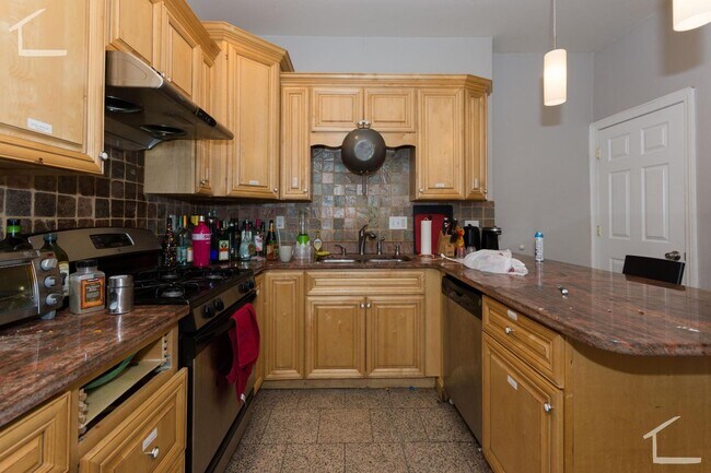 Photo - 9/1 Oversized, renovated 5BR/2BA in Allsto...