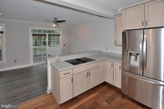 Photo - 103 Washington Square Ct