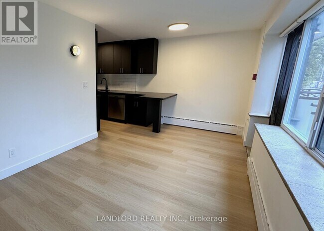 420 Eglinton Ave E Unit 301