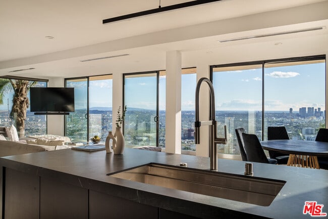 Photo - 8666 Hollywood Blvd