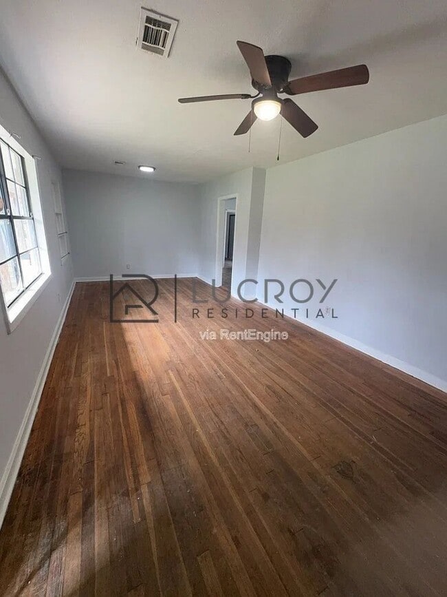Photo - 320 Lawrence Rd