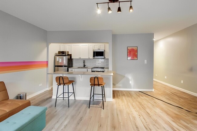 Photo - 1750 N Wells St