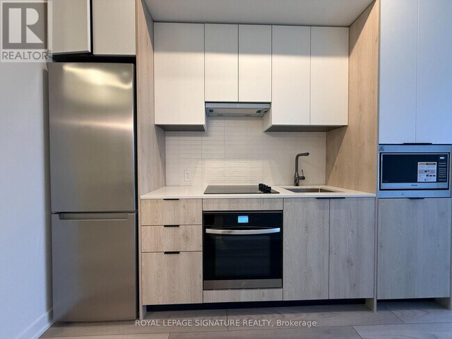 Photo - 1007 The Queensway Unité 505