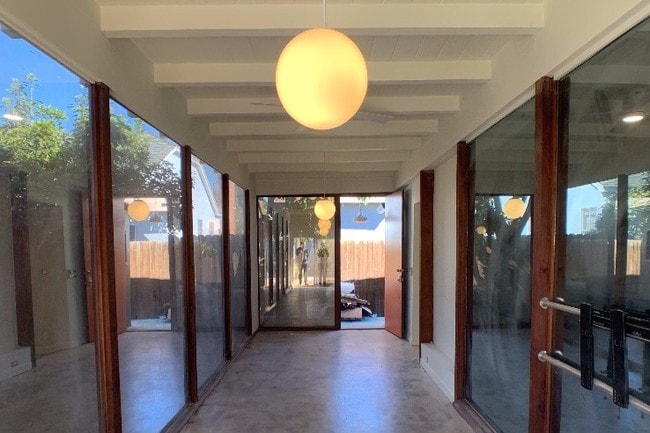Floor to Ceiling glass windows in living room - 4317 Westlawn Ave Unit rear