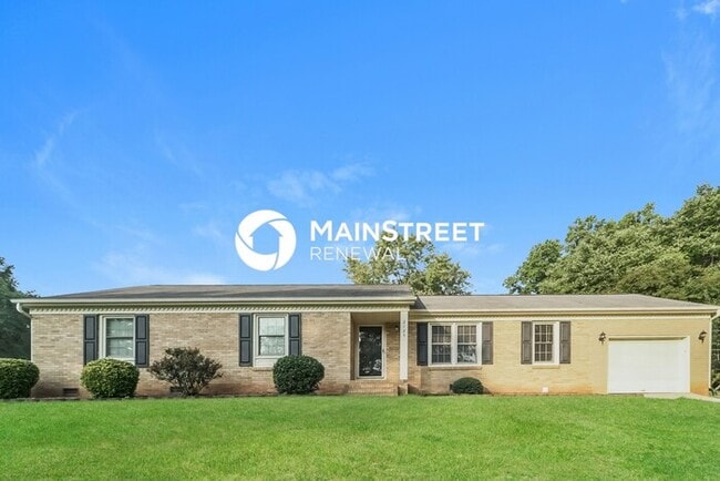 Photo - 3 Bedroom Pet-Friendly Home in Gastonia, NC with Main Street Renewal