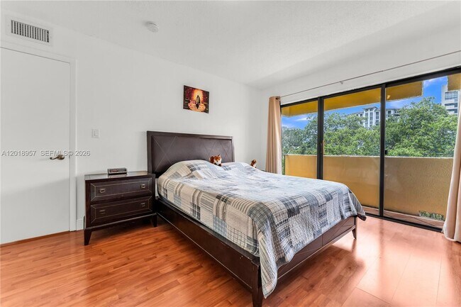 Photo - 525 Coral Way Unit 402