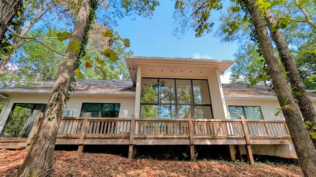 Photo - Contemporary 3000 sqfoot home in Arbor Tra...