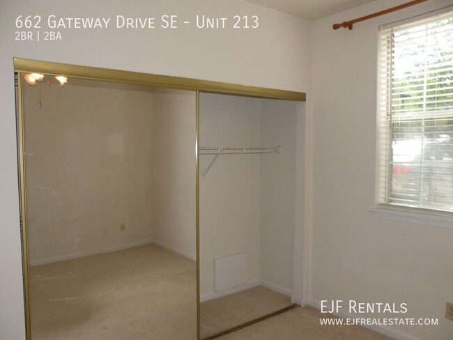 662 Gateway Dr SE Unit 213