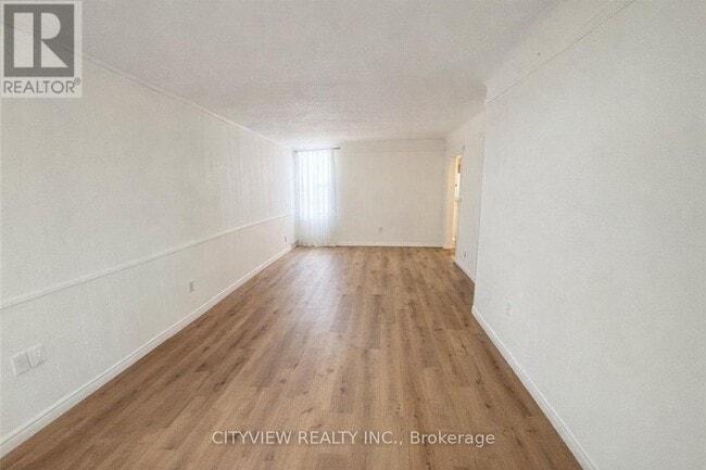 Photo - 281 Wentworth St N