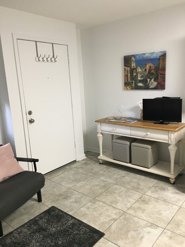 Living room TV console - 1810 E Blacklidge Dr Unidad 105