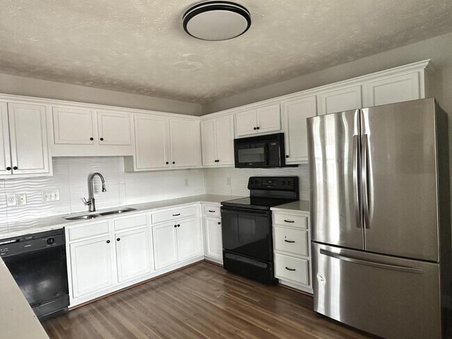 Photo - 5656 Seafield Ln