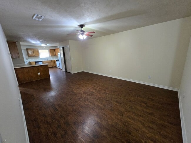 Photo - College Station - 3 Bedroom / 3 Bath duplex - Fenced in Yard.