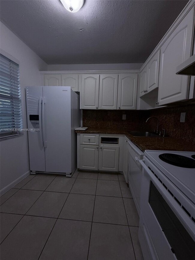 Building Photo - 9460 Fontainebleau Blvd Unit 429