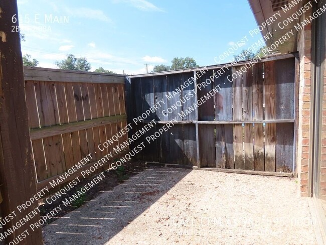 Photo - 615 E Main-