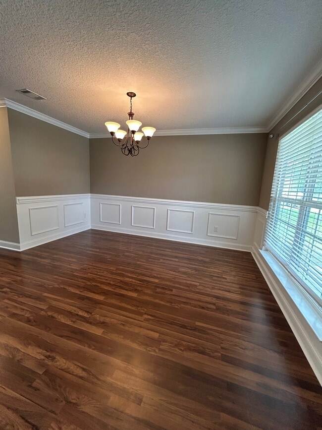 Photo - 709 Highgrove Ct