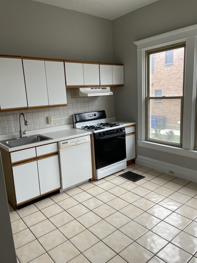 Kitchen - 307 Western Ave Unit 1