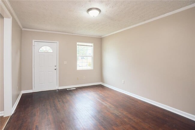 Photo - 164 Hedges St SE