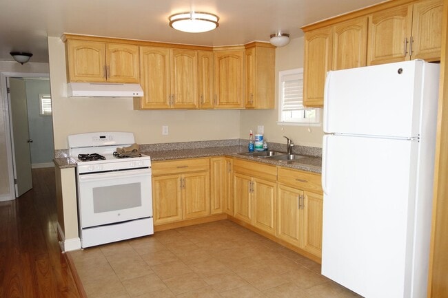 Photo - 32200 Russell Blvd