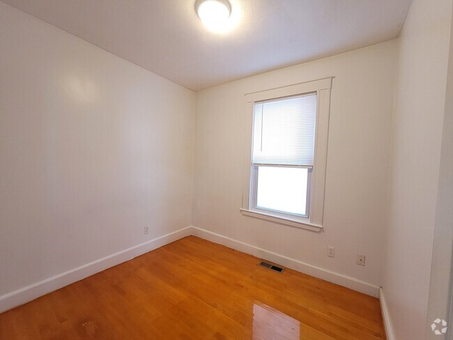 Building Photo - 177 Otis St Unit 2 BED Hardwood CLEAN Rental