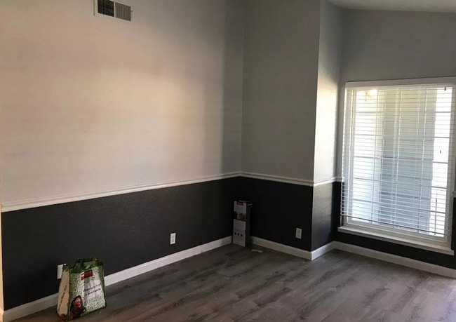 Photo - Close to freeway and shopping