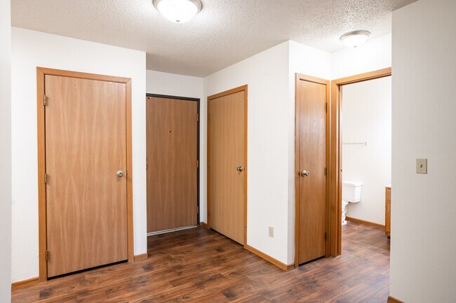 Fargo, ND Candlelight Apartments | 11B | Entrada