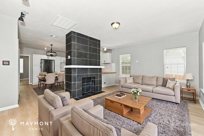 Photo - 823 Havendon Cir
