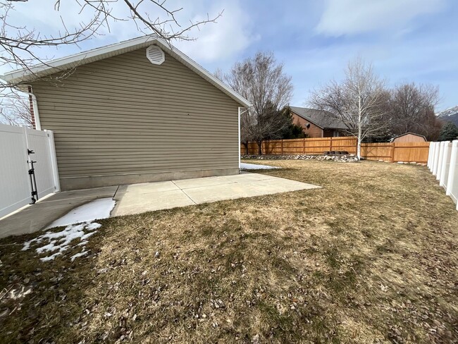 842 E 1850 N
