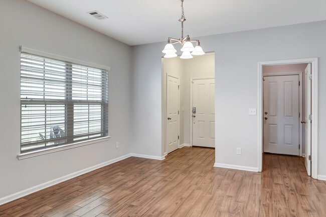 Photo - 1018 Hemlock Dr