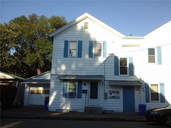 Building Photo - 813 6th Ave