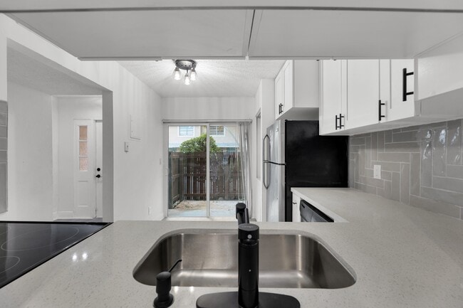 Photo - 904 Banks Rd