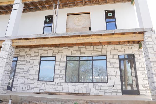 Photo - 303 W Oak St