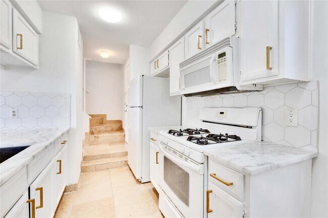 Photo - 6711 Deatonhill Dr