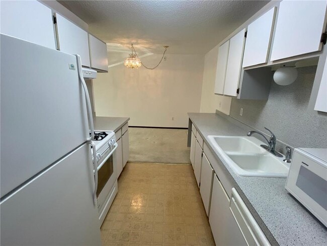 Photo - 7350 York Ave S Unidad 209