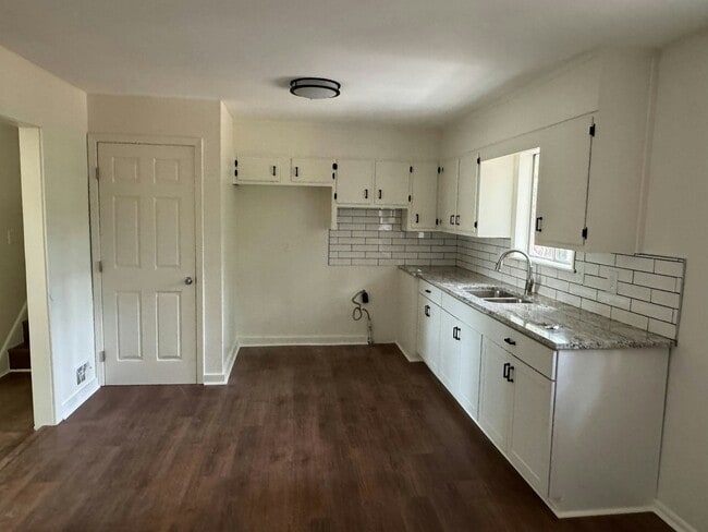 Building Photo - 10889 Thrasher Rd Rental