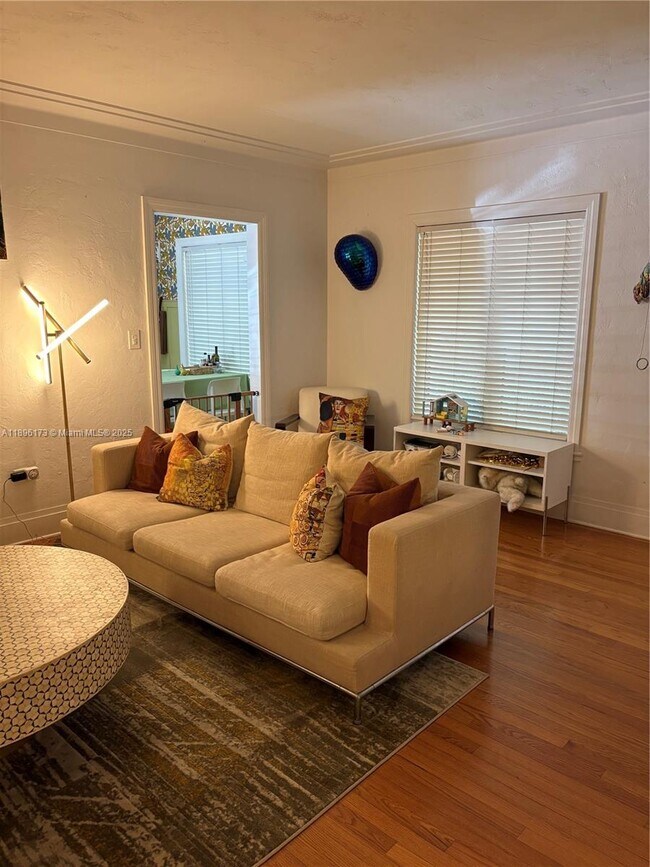 Photo - 1710 Segovia St