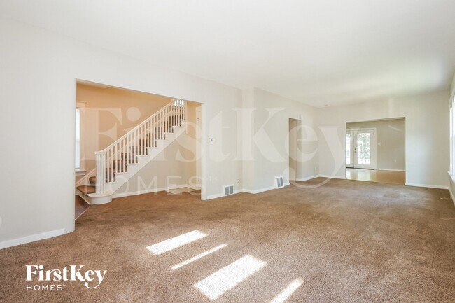 Photo - 728 Watson St