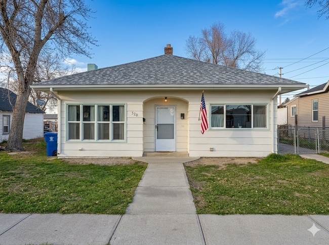 Building Photo - 520 5th Ave N Unit 520 5th Ave N,  A
