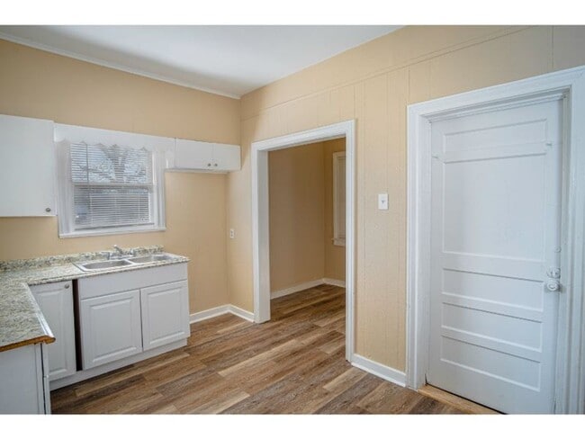 Photo - 907 Iowa St Unit 1