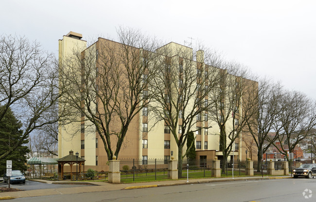 Photo - Cliffside Apartments