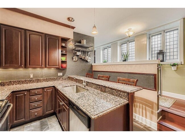 Photo - 2219 Pillsbury Ave