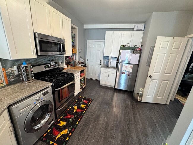 Photo - 1300 N Greenview Ave Unit 1F