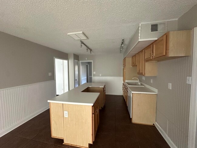 Photo - 2714 Gerald Ford Dr W