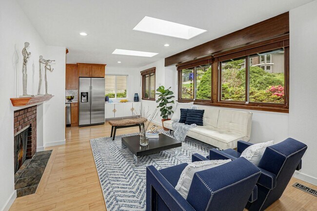 Photo - 5bd/2.5ba Bellevue Home