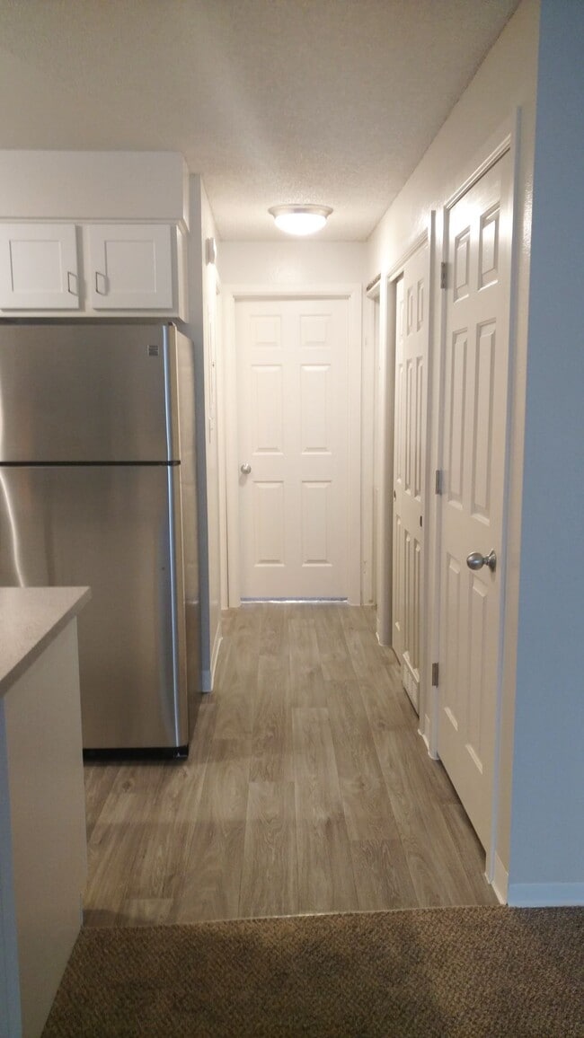 Photo - Victoria Inn Apts