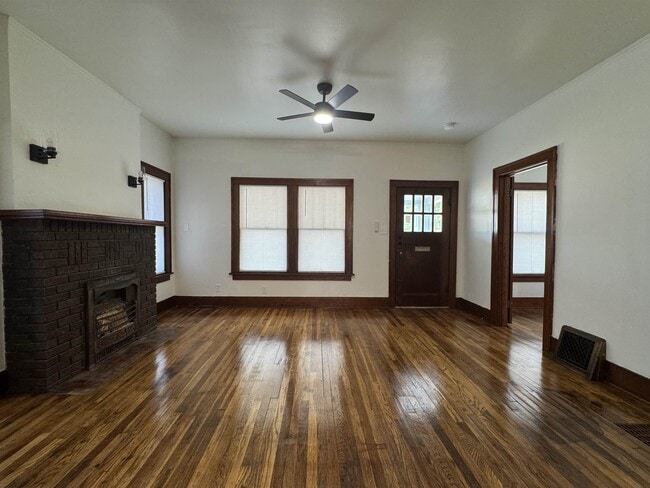 Photo - 207 S Elm St