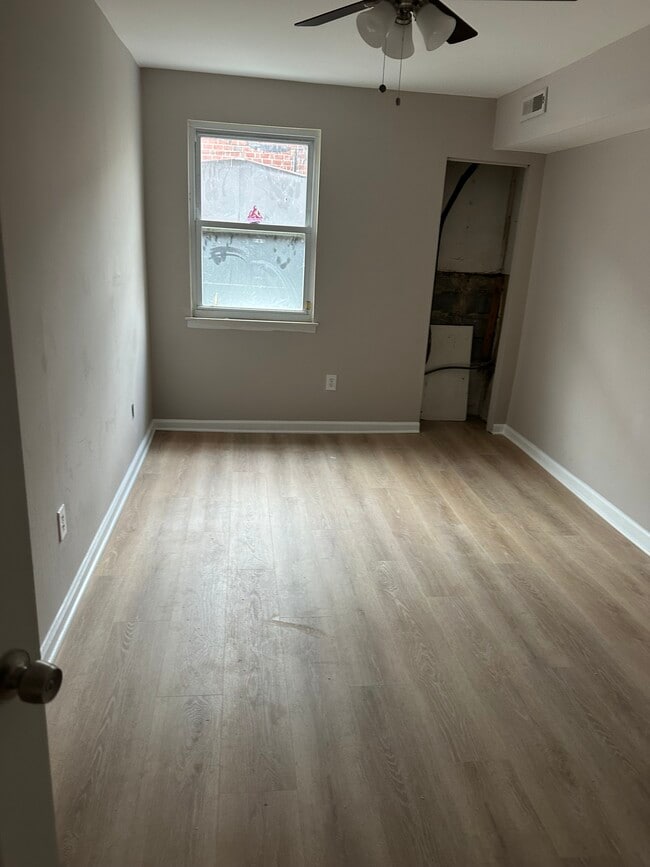 Photo - 8034 Craig St