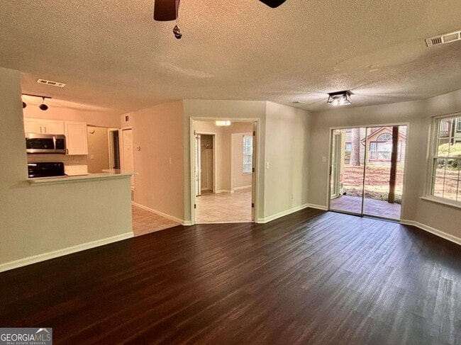 Photo - 320 Hawkstone Way