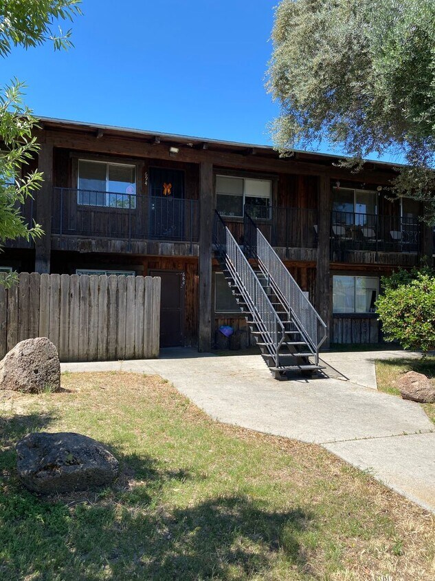 Spacious 2-Bedroom, 1-Bath Apartment in At... - Spacious 2-Bedroom, 1-Bath Apartment in At...